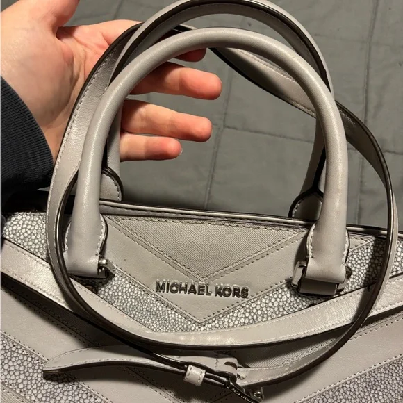 MICHAEL KORS Gray Chevron Selma Crossbody Handbag - Picture 8 of 10